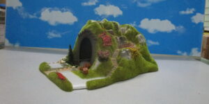 Busch 3018 HO 1:87 Mountain Tunnel with Road, Level Crossing