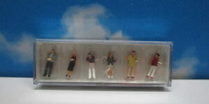 Preiser 10440 HO 1:87 Guest At The Buffet (6)