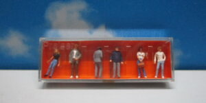 Preiser 72401 1:72 Standing Passenger (6)