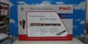 PIKO 57138 HO 1:87 Analog Starter Set Diesel Locomotive DR BR 119 + 3 High Side Gondolas Eal A-Track w Railbed 158 x 88 cm