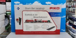 PIKO 57177 HO 1:87 Analog Starter Set Electric Loco Taurus OBB + 3 Freight Cars A-Track w Railbed 158 x 88 cm