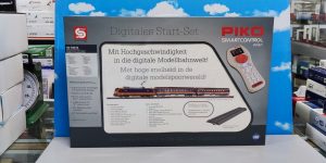 PIKO 59016 HO 1:87 Digital Starter Set SmartControl Elec Loco BR 185 NS + 2 IC Passenger Coaches A-Track w Railbed 158 x 88cm