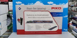 PIKO 97934 HO 1:87 Analog Starter Set Diesel Locomotive PKP SM42 + 2 Bi-Level Passenger Cars PKP V A-Track with Railbed 158 x 88 cm