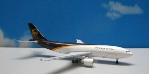 1:400 Aero Classics A300-600F UPS Worldwide Services Revised CS N127UP