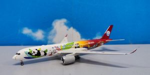 1:400 Aviation AV4204 A350-941 Sichuan Airlines Panda [Detachable Gears] B032AG