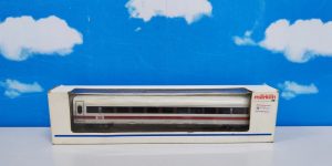Marklin 43711 HO 1:87 ICE 2nd Class Intermediate Coach BVMZ 802.6 DB