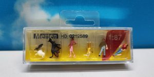 Merten 212589 HO 1:87 Dog Training School (4+6)