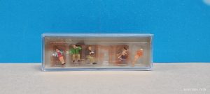 Preiser 10282 HO 1:87 Family Krause in Garden Restaurant (6)