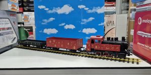 PIKO 02412 G 1:22,5 Analog Starter Set Steam Loco BR80 DB Christmas Set + 1 Low-Sided & 1 High-Sided wagon 130 x 130 cm