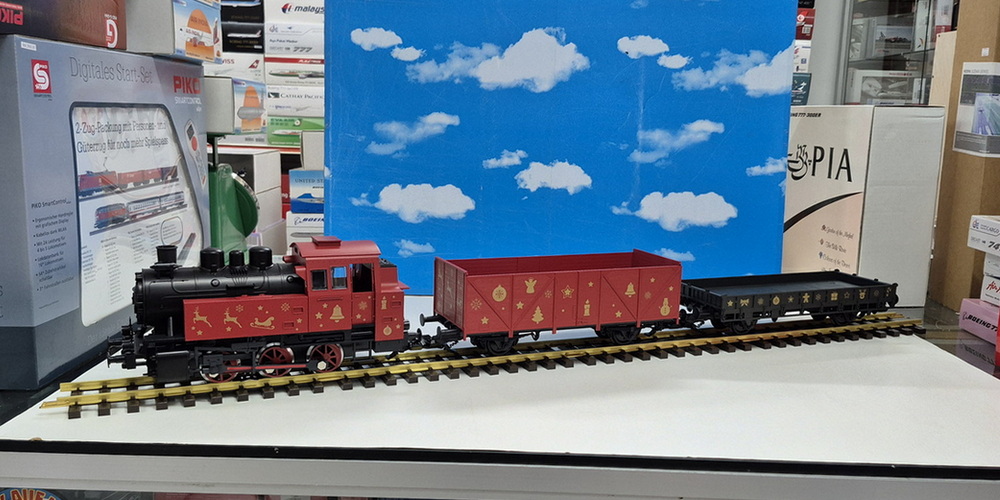 PIKO 02412 G 1:22,5 Analog Starter Set Steam Loco BR80 DB Christmas Set + 1 Low-Sided & 1 High-Sided wagon 130 x 130 cm - Image 2