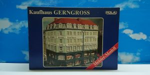 POLA 114 HO 1:87 Department Store "Show-Off" (Kaufhaus Gerngross) 420 x 155 x 250 mm