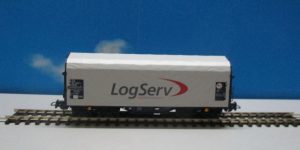 PIKO 54393 HO 1:87 Sliding Tarpaulin Wagon Shimmns "Logserv" DB AG 139mm