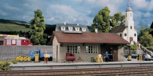 PIKO 61824 HO 1:87 Castle Rocks Goods Shed 300 x 130 x 77 mm