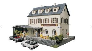 PIKO 61830 HO 1:87 The Crown, Country Inn 194 x 160 x 120 mm