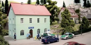 PIKO 61836 HO 1:87 Police Station 194 x 160 x 120 mm