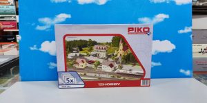 PIKO 61925 HO 1:87 Bahnhof Set of 5, Church, Settlemet House (2), Hotel, Bakery Shop