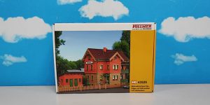 Vollmer 43529 HO 1:87 Esslingen Railway Guard's House with Chicken Coop and Garden Fence