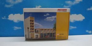 Vollmer 43759 HO 1:87 City Fire Station, Five Track 325 x 150 x 235 mm