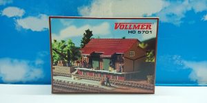 Vollmer 45701 HO 1:87 Freight Shed with Side Platform and Loading Crane 290 x 100 x 90 mm