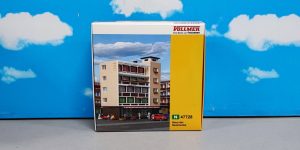 Vollmer 47728 N 1:160 5-Story Building with Gift Shop on the Ground Floor 95 x 50 x 110 mm