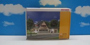 Vollmer 43718 HO 1:87 House with Garage  115 x 120 x 90 mm, Garage 77 x 48 x 37 mm