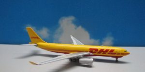 1:400 Panda Model BOX18025 A330-200F DHL 'European Air Transport - Eat' D-ALMA