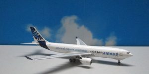 1:400 Panda Model BOX18027 A330-200F Airbus Industries F-WWYE