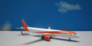 1:400 Panda Model BOX18030 A321-200neo Easyjet G-UZMB