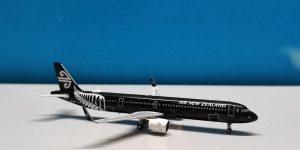 1:400 Panda Model BOX18031 A321-200neo Air New Zealand All Black ZK-NNA