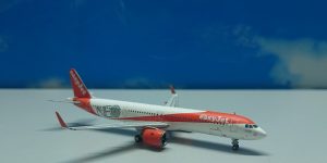 1:400 JC Wings EW421N003 A321-200neo Easyjet 'A321 NEO' Title G-UZMA