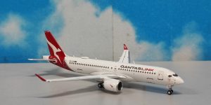 1:400 Gemini Jets GJQFA2284 A220-300 QantasLink VH-X4B