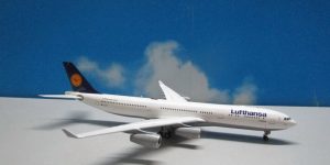 1:400 Phoenix PH04030 A340-300 Lufthansa D-AIFF