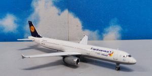 1:400 Phoenix PH04054 B747-400 Lufthansa 'Fanhansa' D-AIDG
