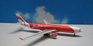 1:400 Phoenix PH10237 A330-300X Air Asia 'Manchester United' 9M-XAA