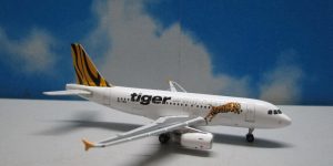 1:400 Phoenix PH10442 A319 Tiger Airways 9V-TRA
