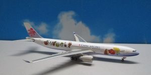 1:400 Phoenix PH10567 A330-300 China Airlines Sweet' Fruit Livery B-18311