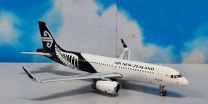 1:400 Phoenix PH10842 A320-200 Air New Zealand ZK-OXB