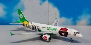 1:400 Phoenix PH11098 A320-200 Air Asia Line 9M-AHR