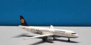 1:400 Phoenix PH4DAIQW A320-200 Lufthansa '100 Jahre Hamburg Airport' D-AIQW