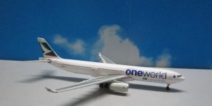 1:400 Phoenix PHBHLU A330-300 Cathay Pacific Airways 'Oneworld' B-HLU
