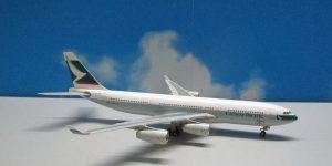 1:400 Phoenix A340-200 Cathay Pacific '50th' VR-HMS