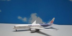 1:400 JC Wings XX4032A A350-900XWB China Airlines Carbon Fibre Livery [Flap down] B-18918