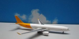 1:400 JC Wings XX4419 A330-300PCF Air Hong Kong / DHL EI-HEA