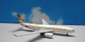 1:400 JC Wings XX4501 A330-200 Etihad Airways A6-EYD