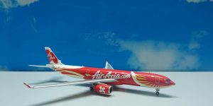 1:400 JC Wings XX4619 A330-300 Air Asia Xcintillating Phoenix 9M-XXT