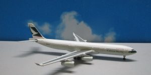 1:400 JC Wings XX4819 A340-313X Cathay Pacific 'Asia World's City' B-HXC