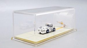 1:200 JC Wings GSE2WT250E03 JAL Komatsu WT250E Towing Truck (Die-Cast)