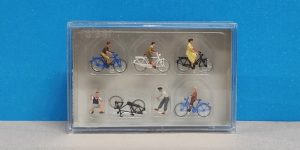Preiser 10716 HO 1:87 Young People with Bicycles (6)